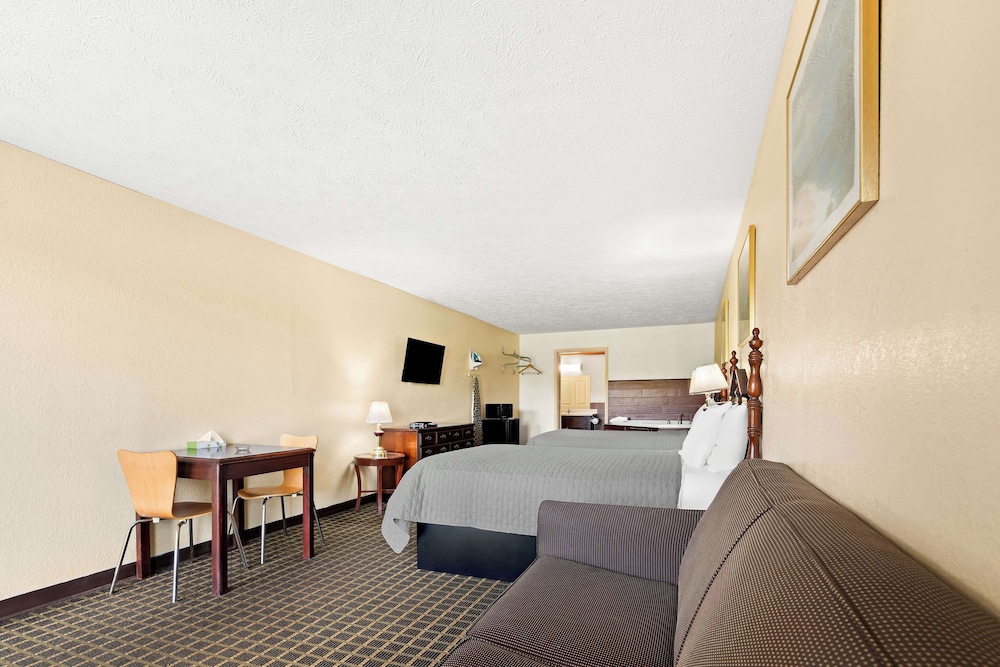 Room, 2 Double Beds photo 2