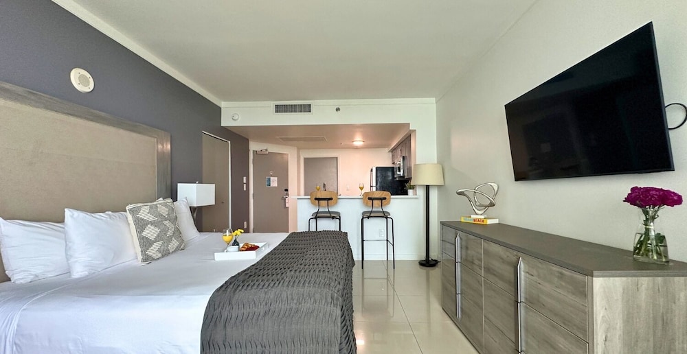 Deluxe Studio Suite, Kitchenette, Ocean View1706.02