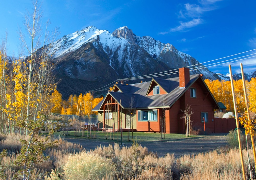 Yosemite, Deluxe House, 4 Bedrooms, 2 Bath (King, 6 Queens, 2 Doubles, 6 Twins, Sleeps 24) photo 3