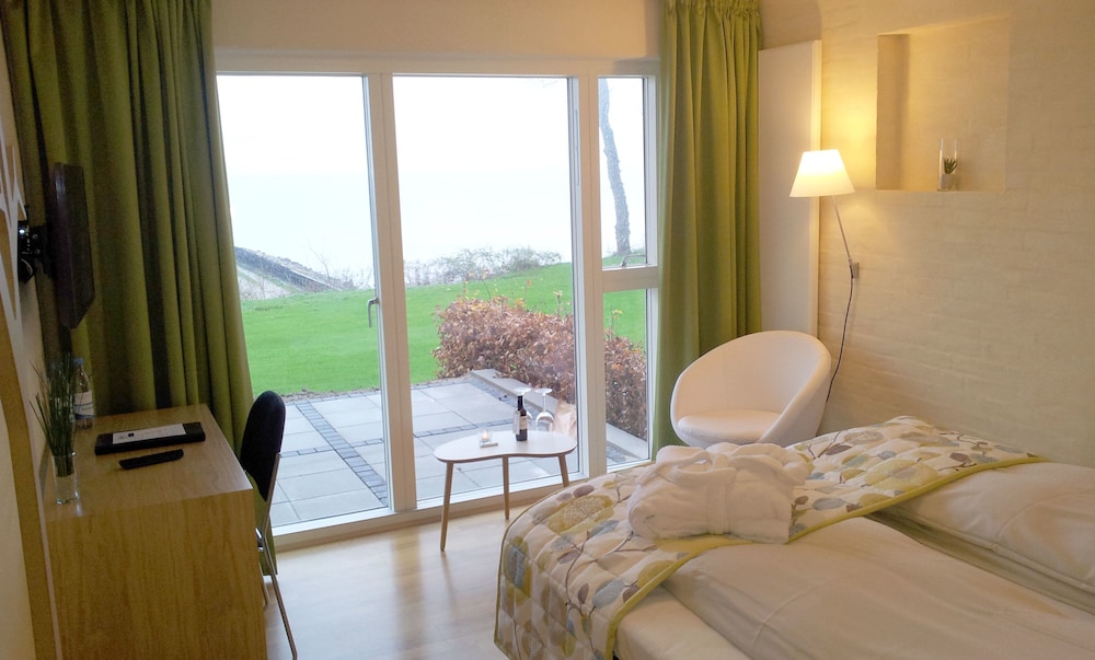Standard Double Room - 1 Queen Bed - Sea View