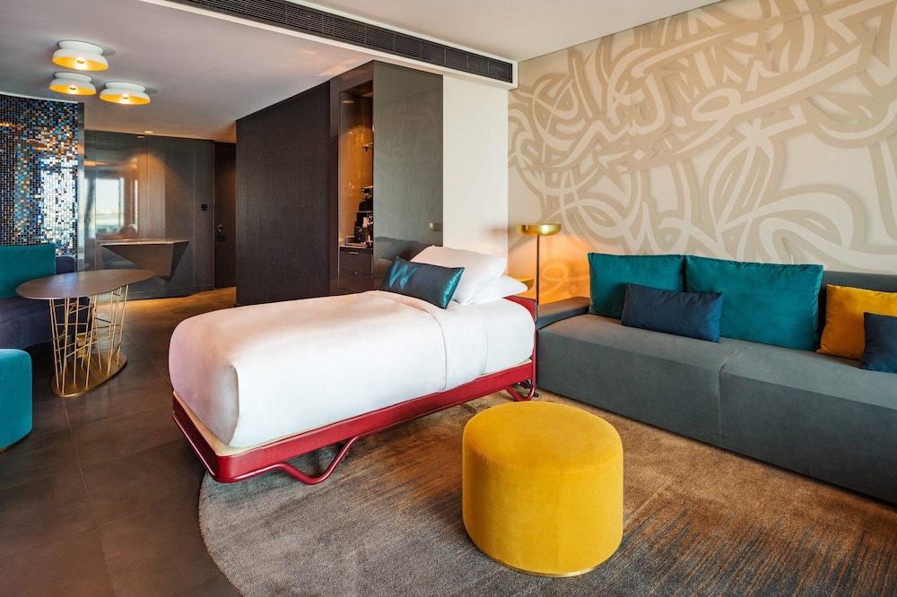 W Suite, 1 Bedroom Suite, 1 King, Partial Ocean View, Terrace