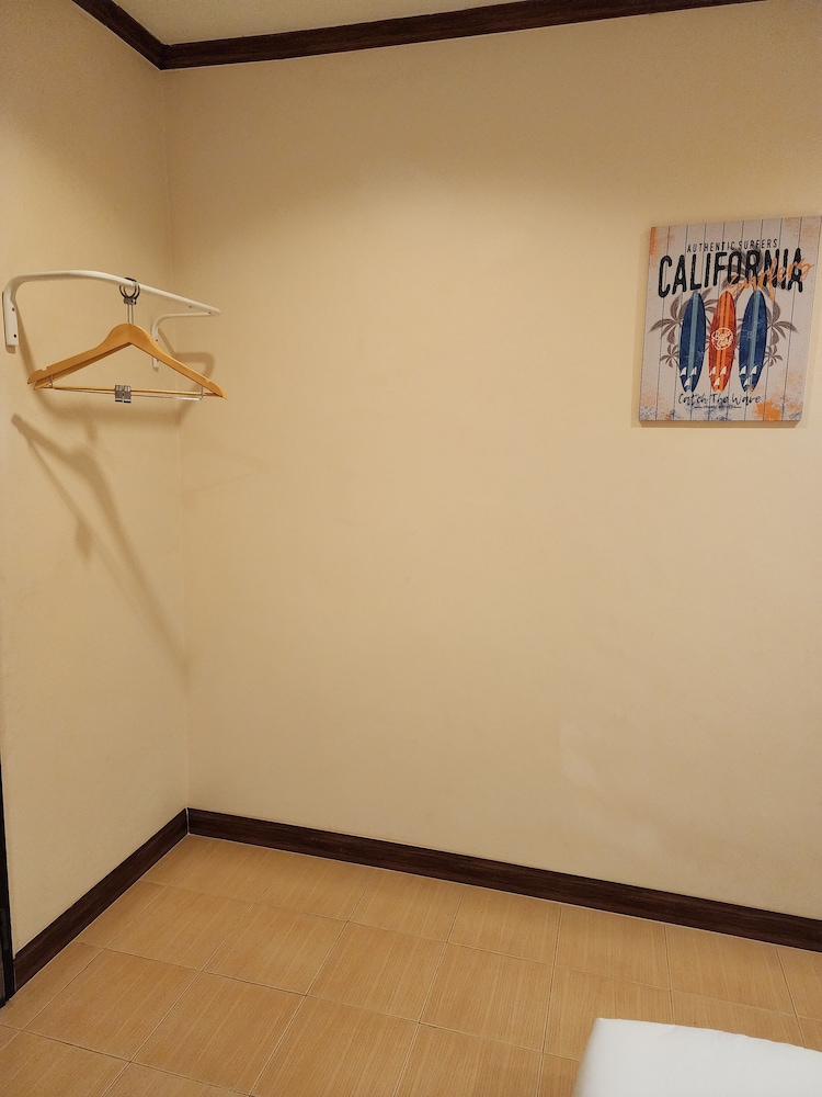 Basic Double Room, 1 Queen Bed, Shared Bathroom, Ground Floor photo 3