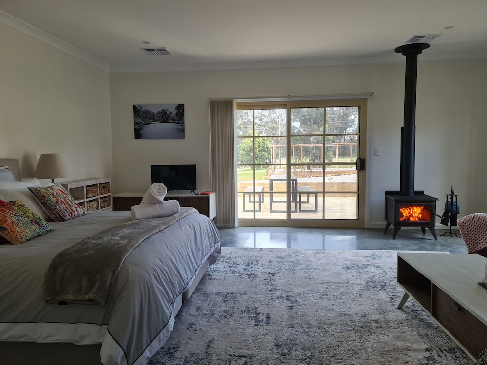 Deluxe Suite, Multiple Beds, Courtyard View, Garden Area