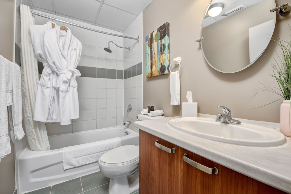 Family Suite, Multiple Beds, Kitchenette thumbnail 5