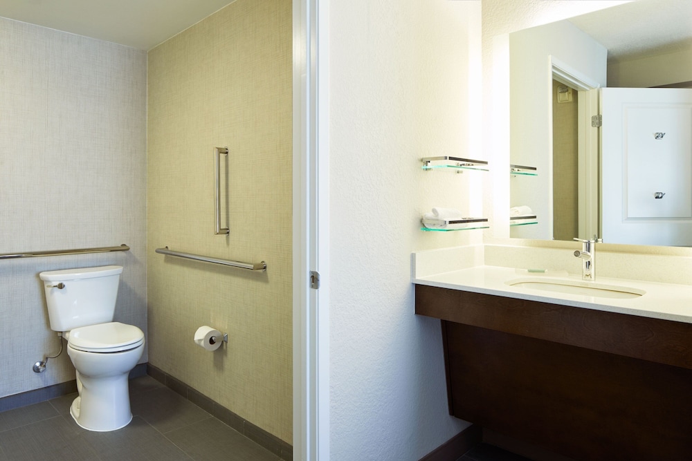 Suite, 2 Bedrooms, Fireplace - Photo 6