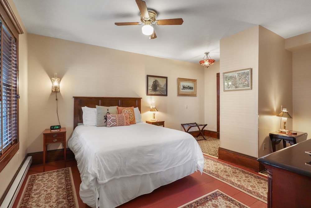 Room, Private Bathroom (Room 1)