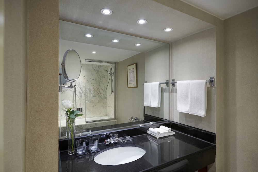 Classic Room, 1 King Bed, Accessible, Club Lounge Access (Nile View) - Photo 6