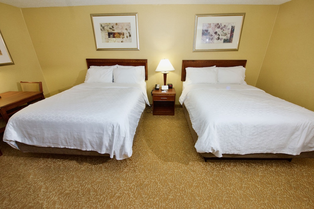 Standard Room, 2 Queen Beds - Photo 5