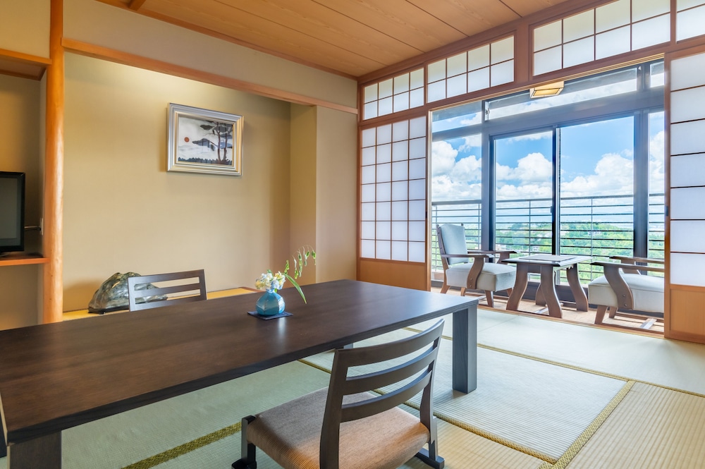 Standard Japanese Style Room - Meal Served In The Room, Non-Smoking photo 1