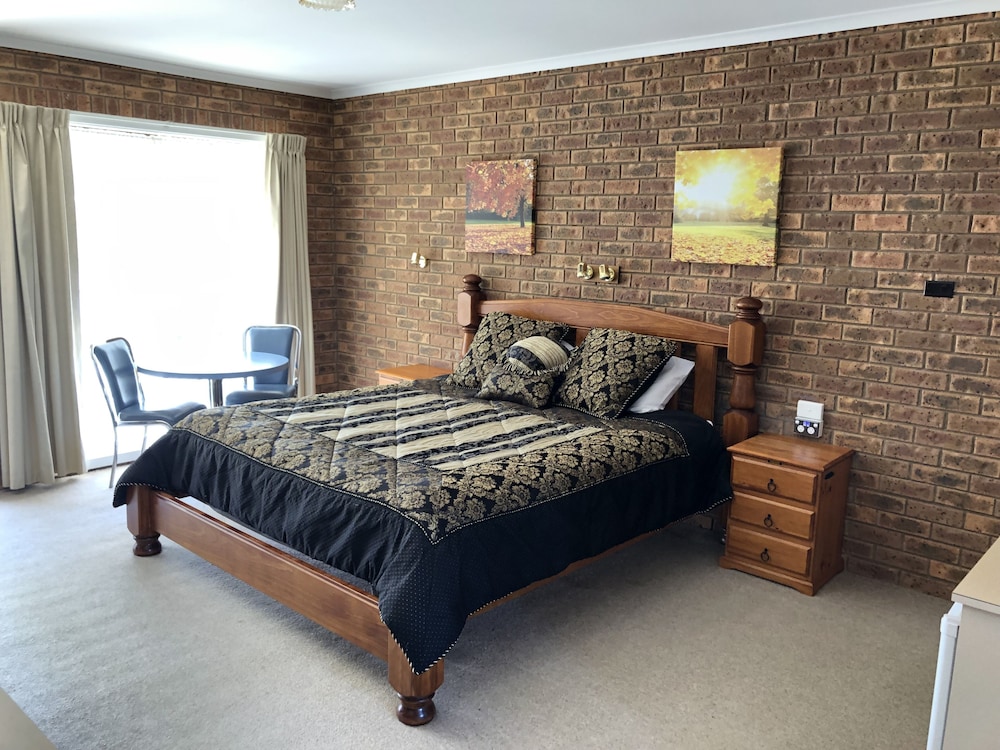 Superior Studio Suite, 1 King Bed, Bathtub photo 2