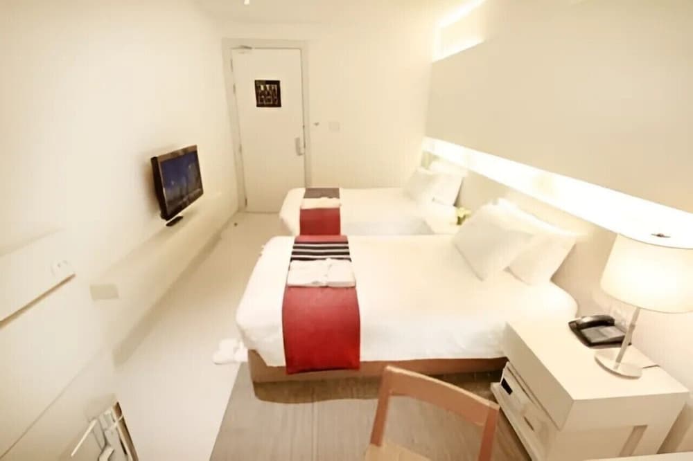 Deluxe Twin Room photo 3