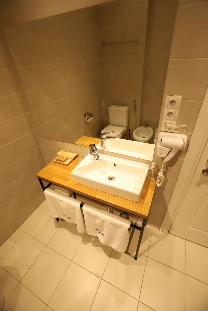 Double Room - Photo 13