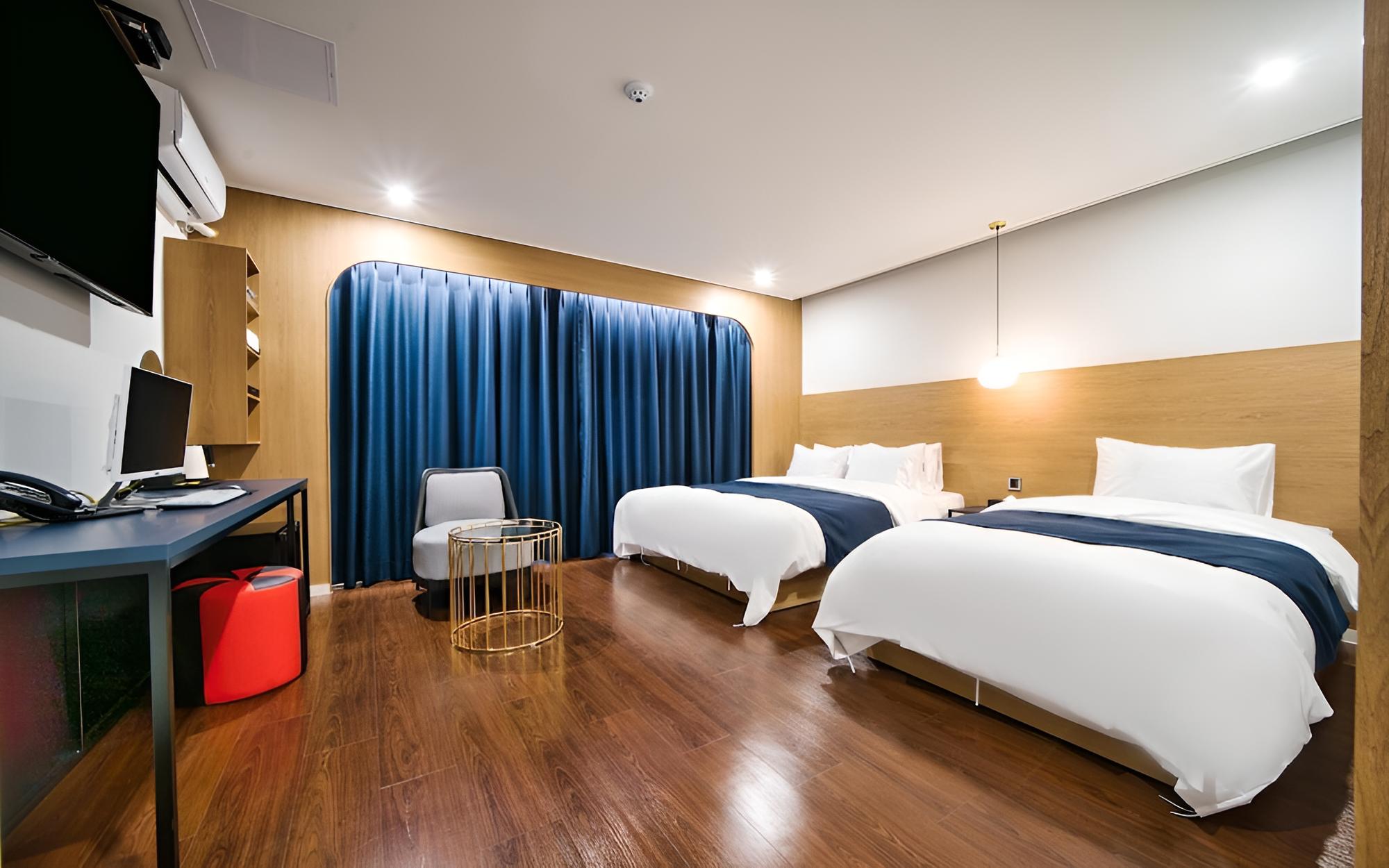 Room (Twin Netflix/Styler (Breakfast/TV/PC)) - Photo 1