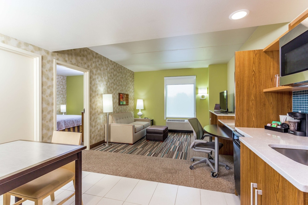 Queen One Bedroom Suite photo 3