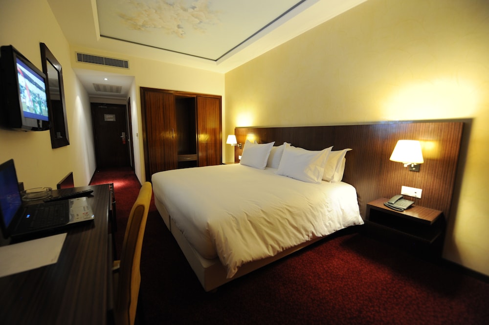 Standard Double or Twin Room photo 1