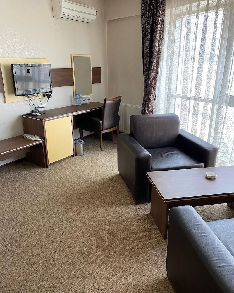 Deluxe Suite, Balcony, City View photo 2