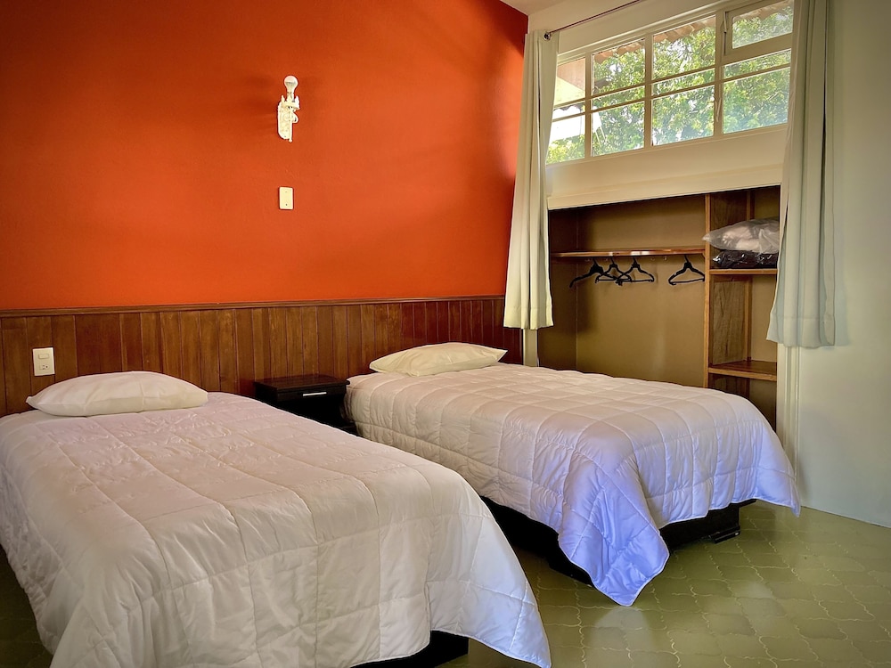 Basic Double or Twin Room, 2 Twin Beds, Non Smoking photo 3