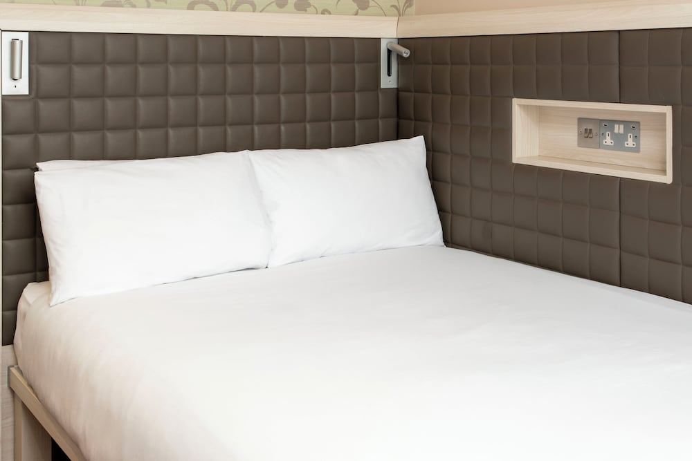 Standard Room, 1 Double Bed, Non Smoking (Small Room) - Photo 4