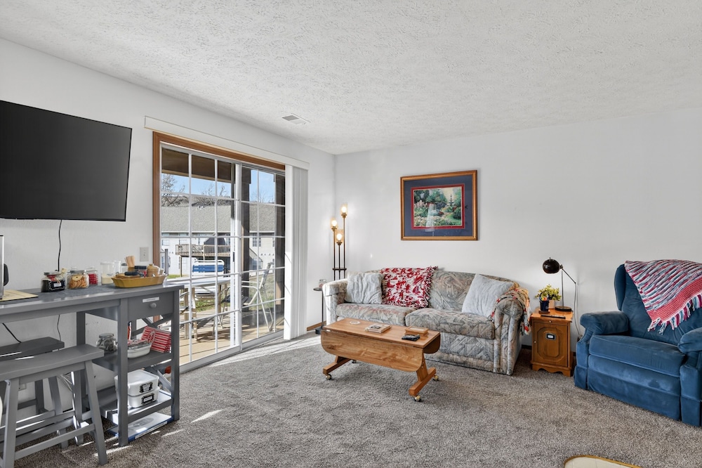 Condo, 2 Bedrooms
