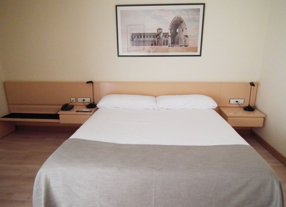 Standard Double Room Single Use - Photo 6