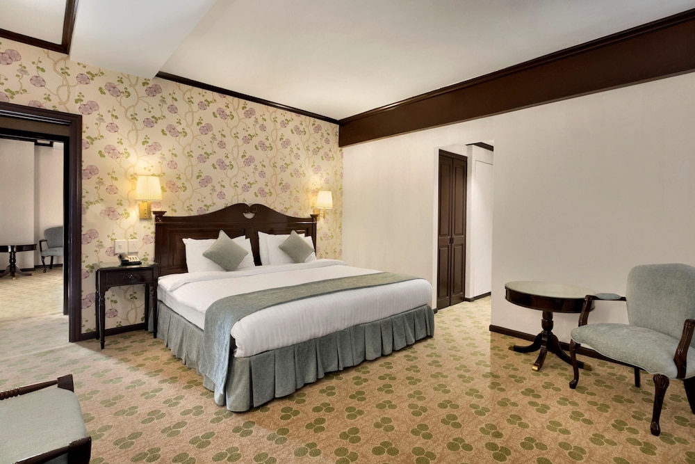 Suite, 3 Bedrooms - Photo 9