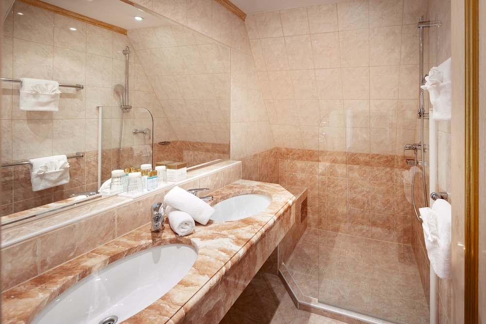 Junior Suite, Balcony, Lake View (Open Gallery) - Photo 4
