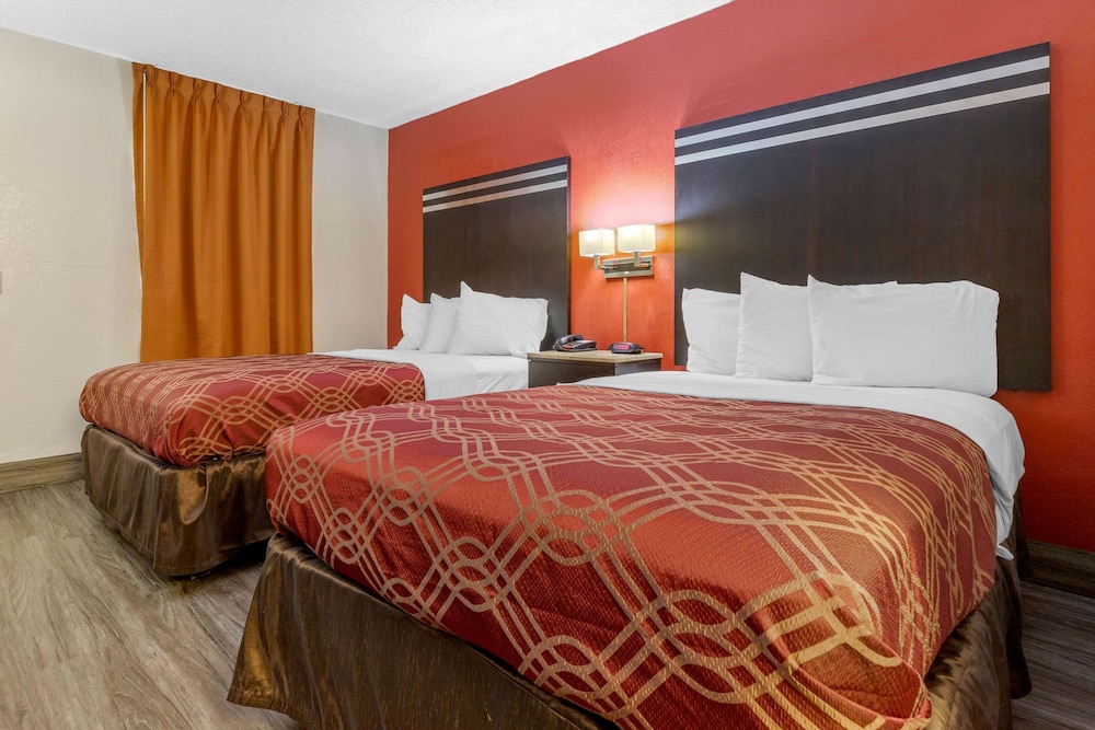 Standard Double Room, 2 Double Beds, Smoking - Photo 1