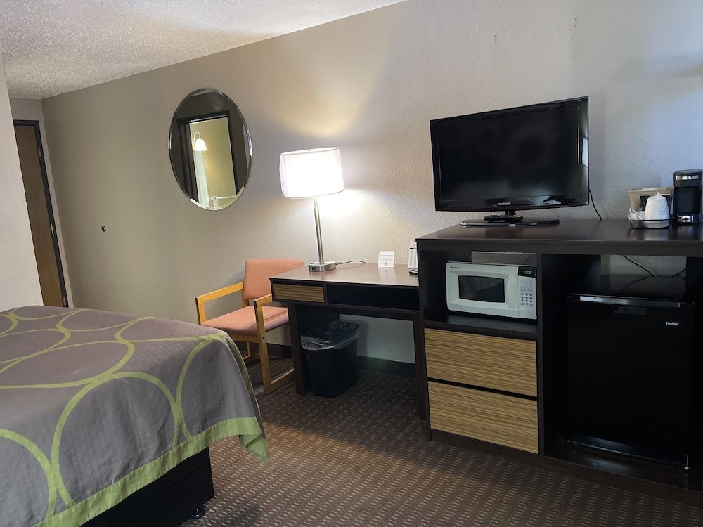 Standard Room, 1 Queen Bed - Photo 7