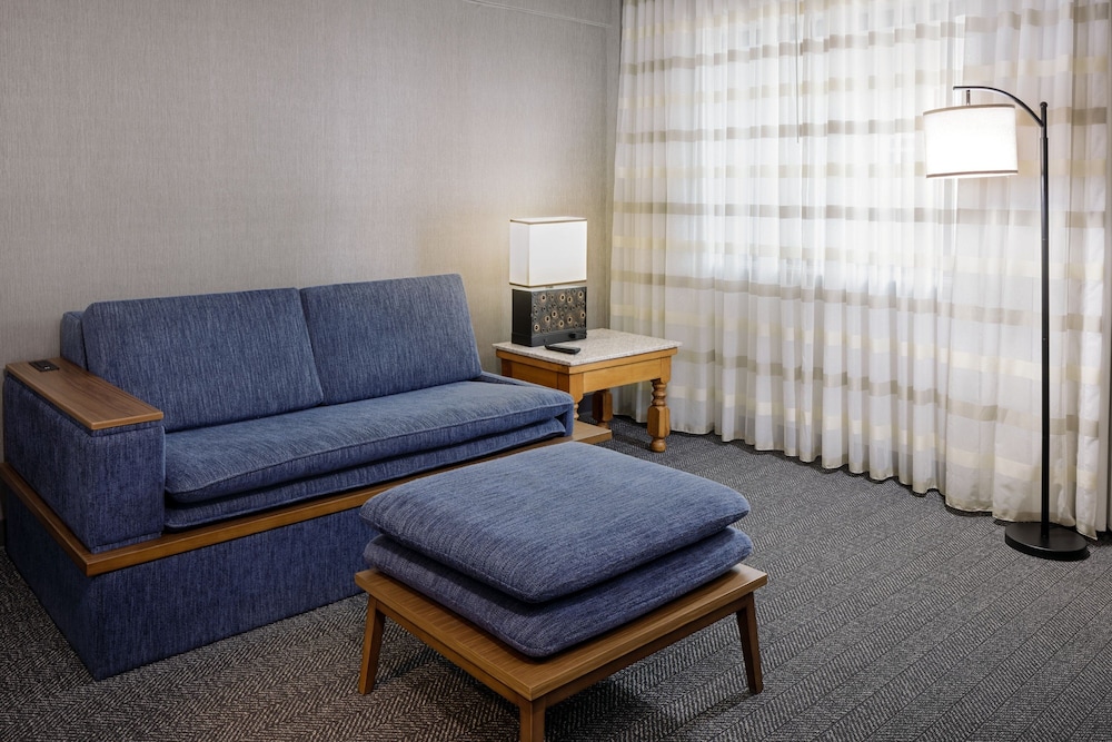 Suite, 1 Bedroom - Photo 1