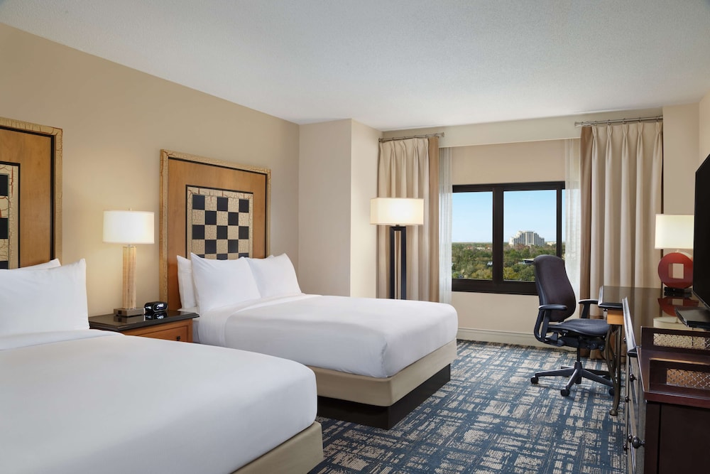 Deluxe Room, 2 Queen Beds (High Floor) thumbnail 5