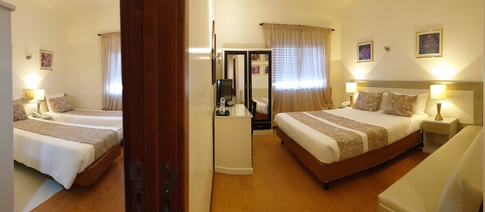Two Connecting Rooms photo 1