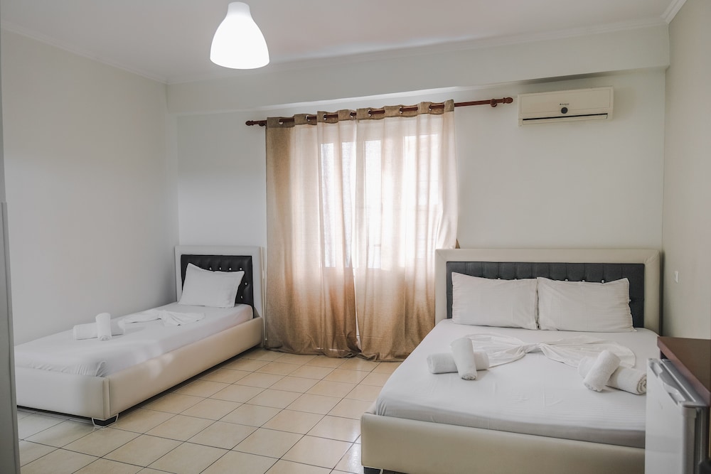 Basic Triple Room photo 2