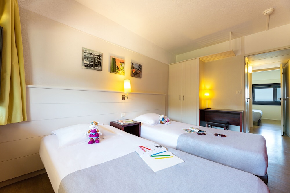 Room, 2 Bedrooms, Sea View photo 3