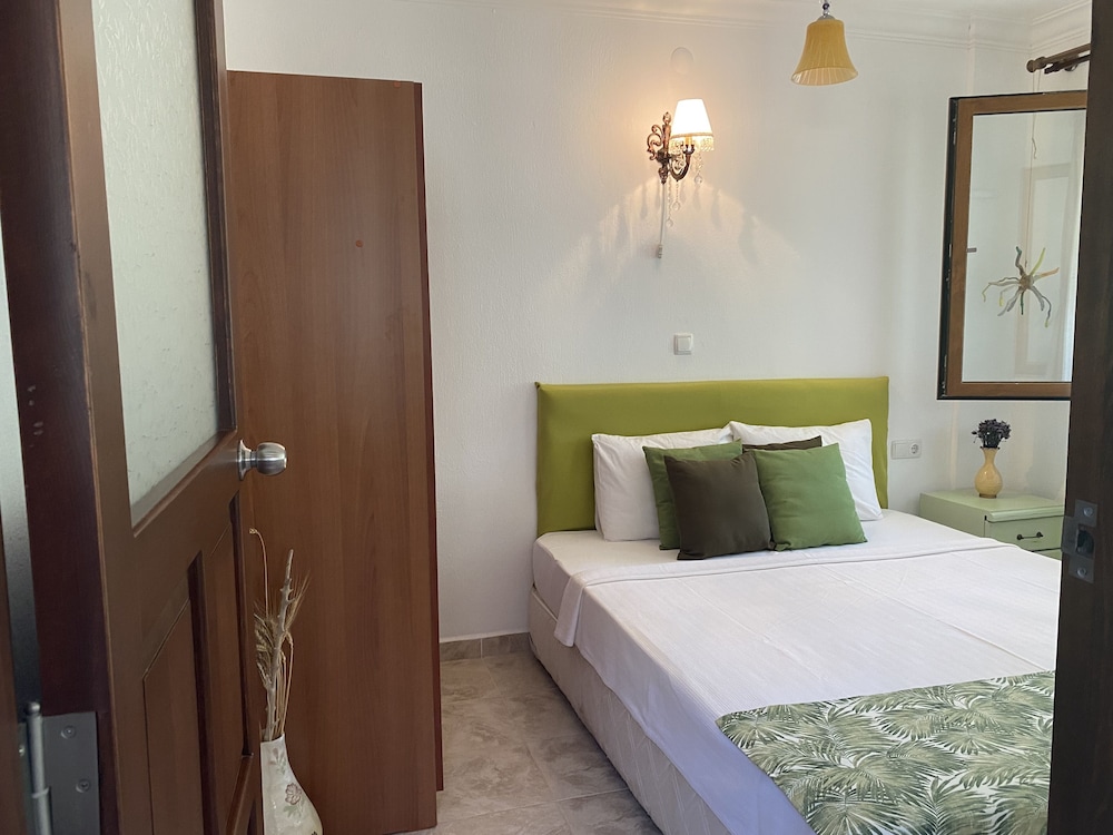 Basic Apartment, 1 Double Bed with Sofa bed, Garden View