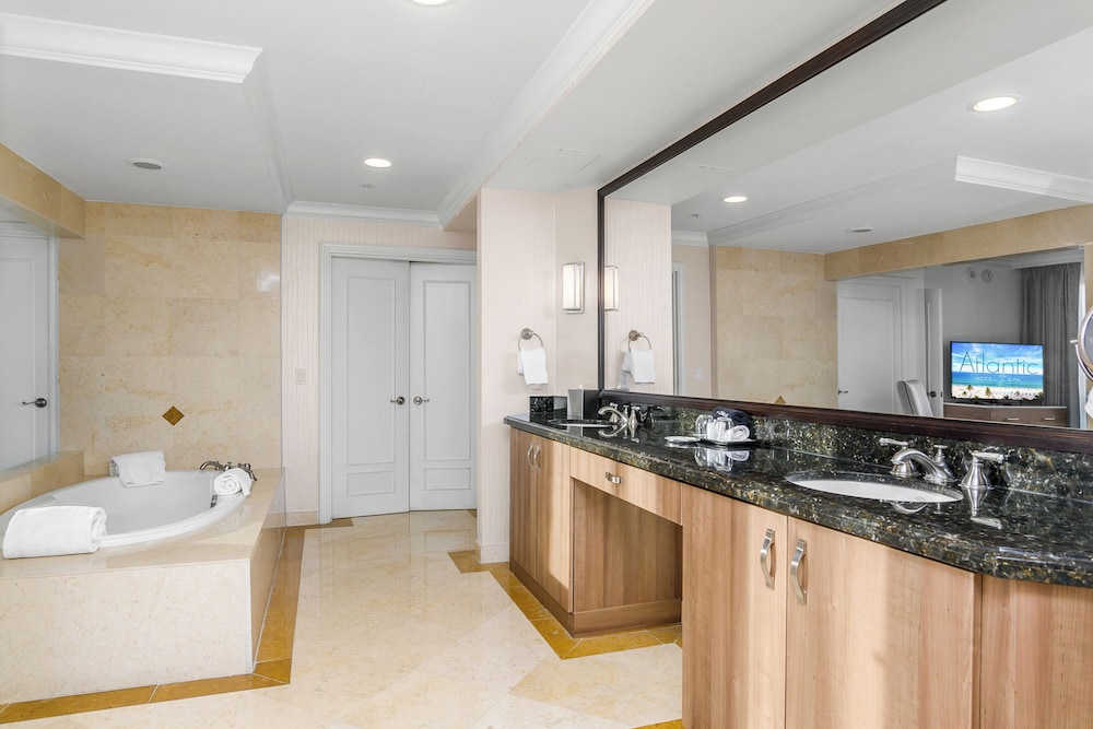 Penthouse, Multiple Beds - Photo 14
