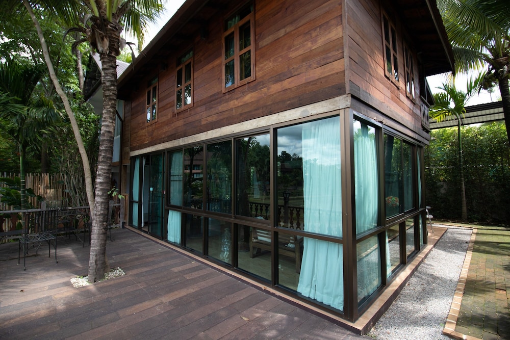 Deluxe Villa (Baan Lhong Khao 1) photo 2