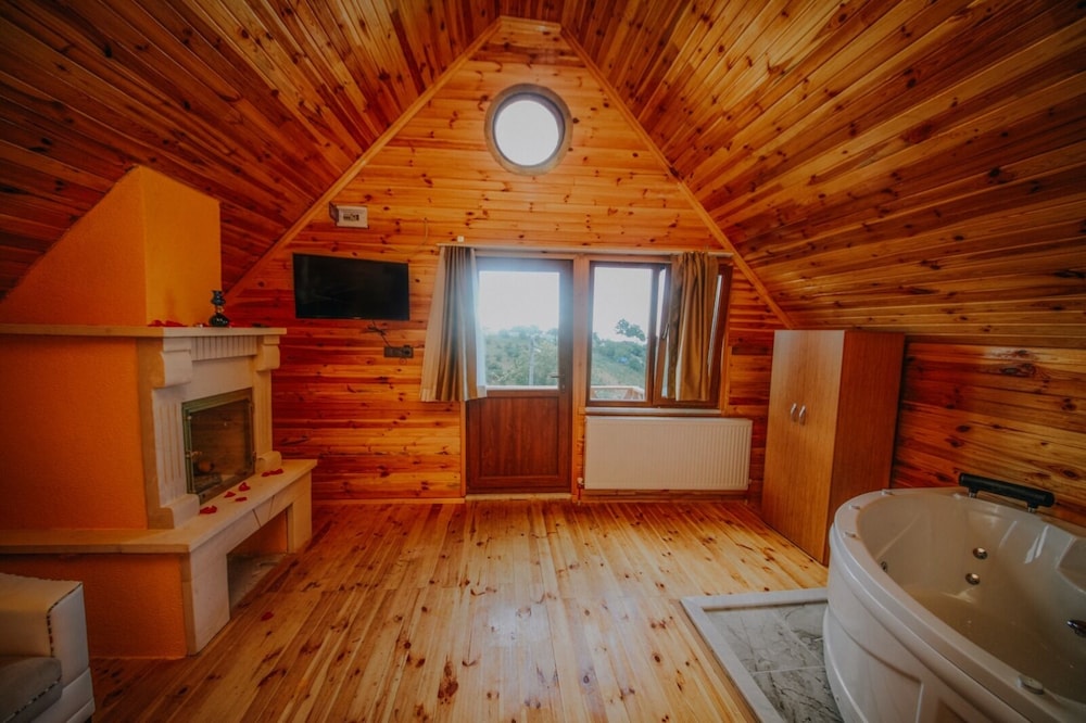 Traditional Cabin photo 1