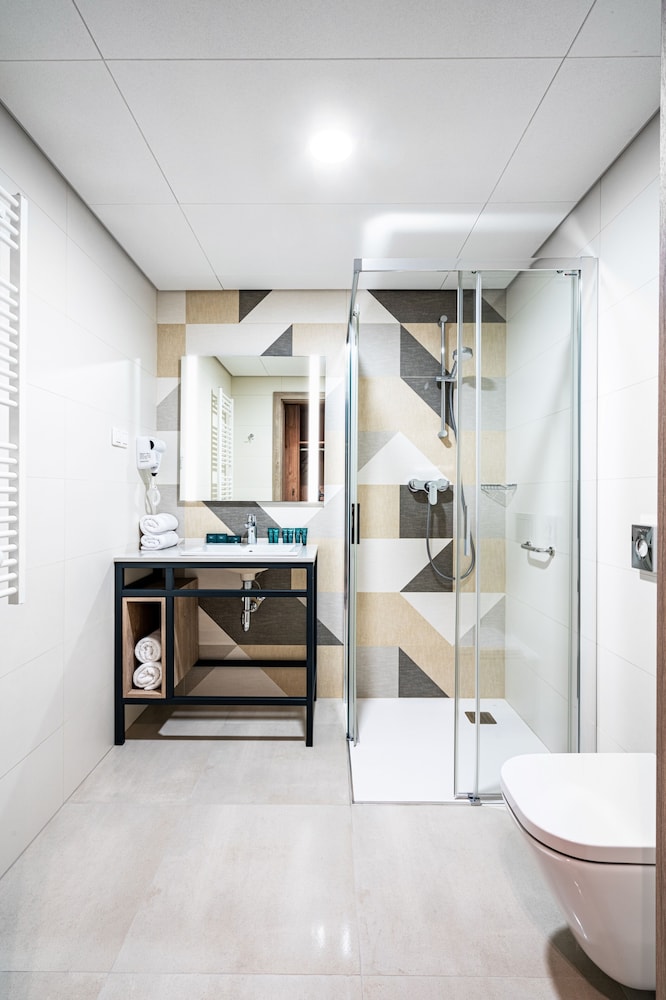 Double or Twin Room - Photo 4