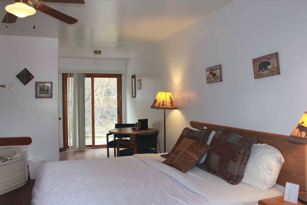 Executive Suite, 1 King Bed, Jetted Tub, Canal View photo 1