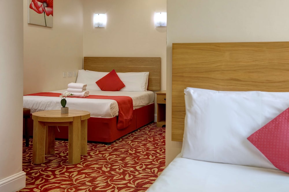 Standard Room, 2 Double Beds, Non Smoking - Photo 4