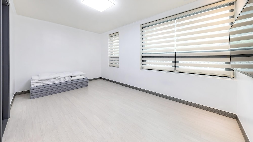 Basic Room, 1 Bedroom (104) - Photo 3