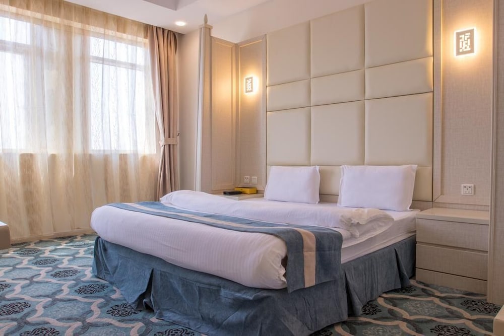 Deluxe Room - Photo 8