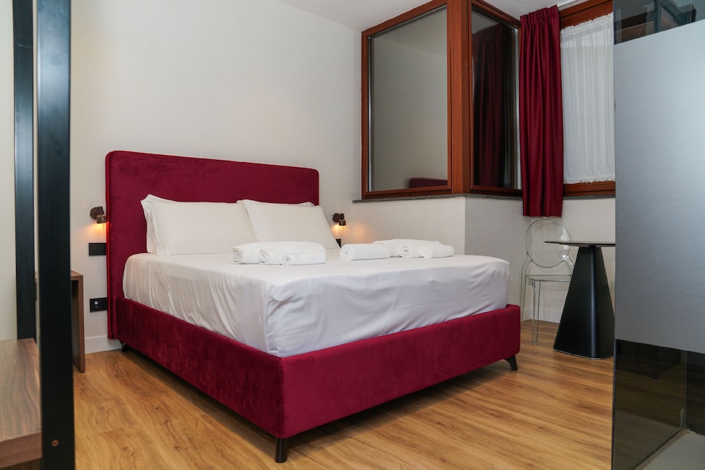 Deluxe Double Room - Photo 12
