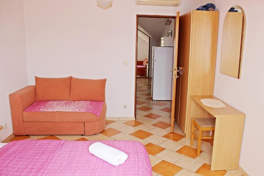 Apartment (Apartment 12)