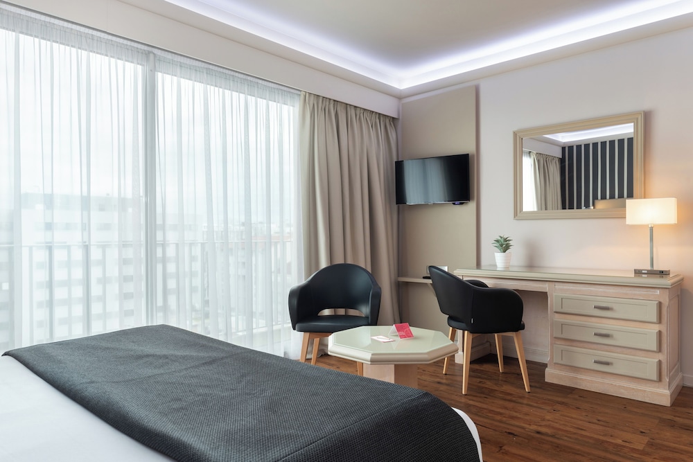 Standard Double or Twin Room (Courtyard View or City View)