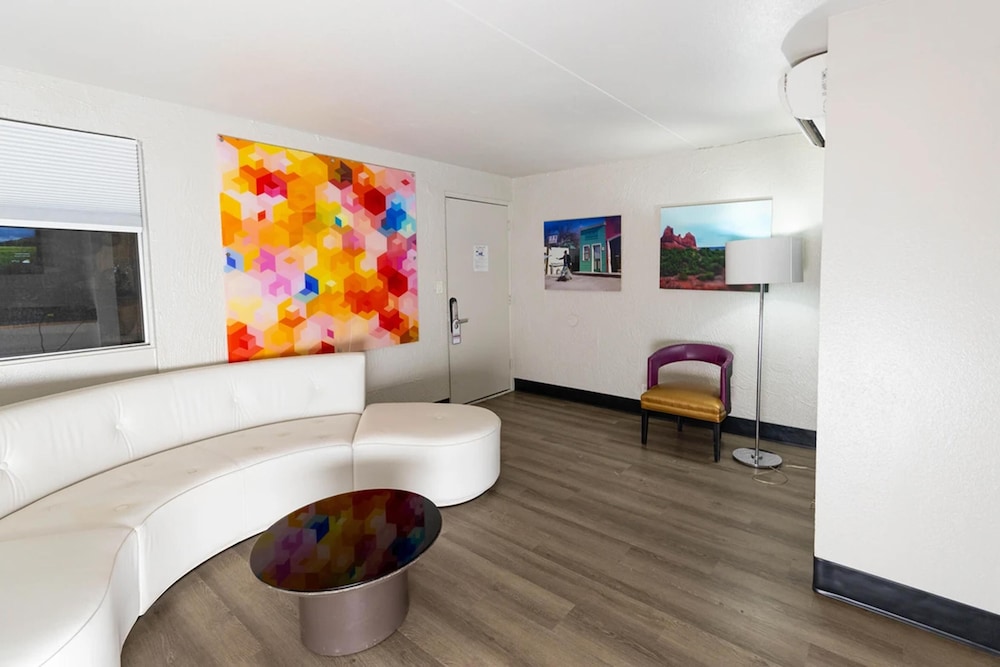 Suite, Multiple Beds, Non Smoking - Photo 3