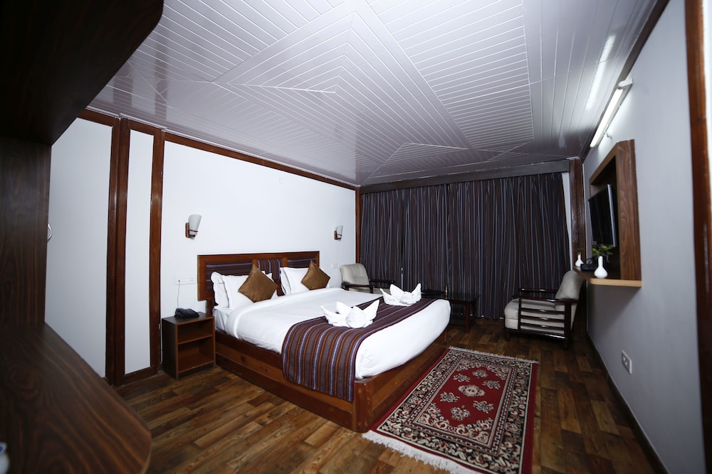 Premium Double or Twin Room, 1 Double Bed, Smoking, Hill View photo 2