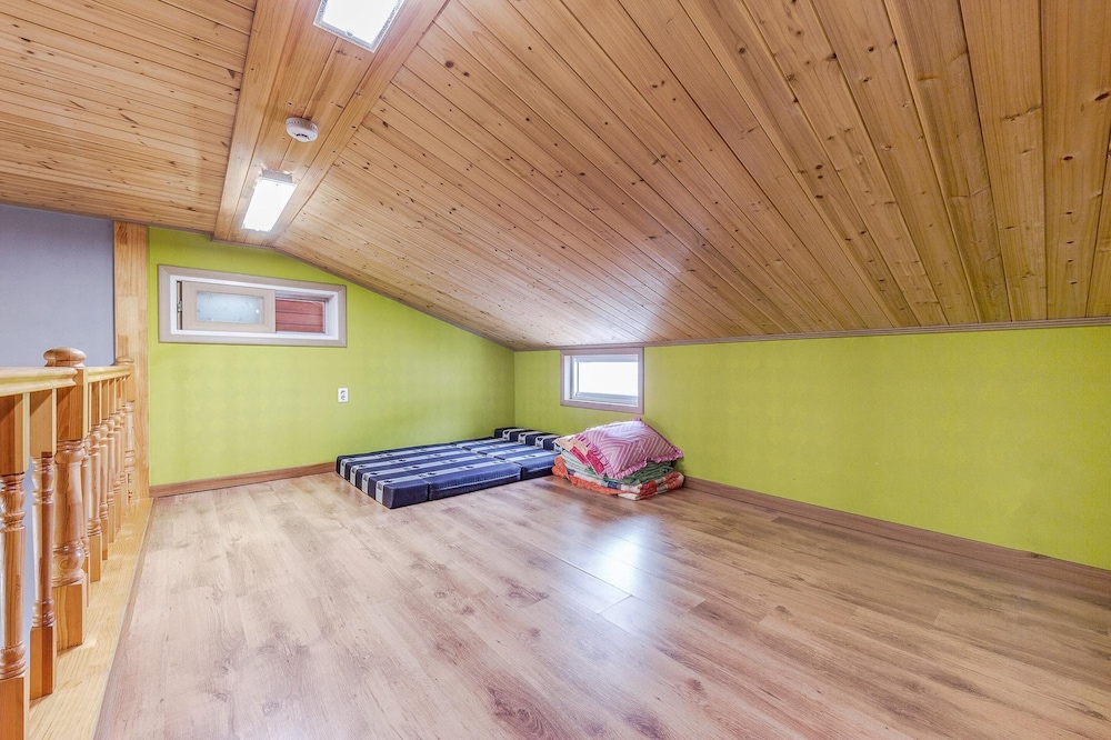 Basic Room, 2 Bedrooms (201) photo 2
