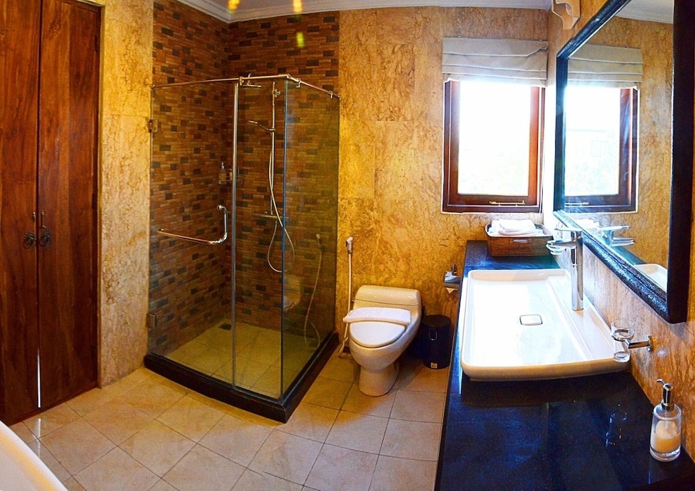 Deluxe Double or Twin Room, Pool View photo 3