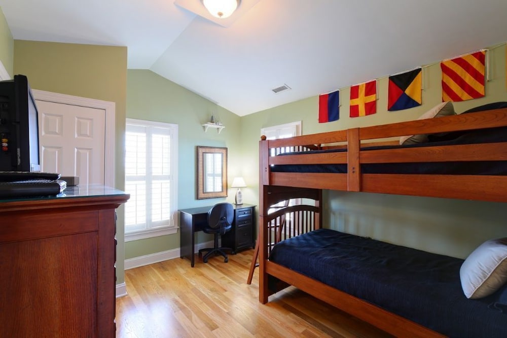 House, 6 Bedrooms photo 1